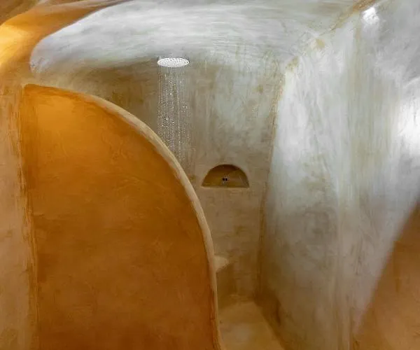 Caval I Riad Fira (Santorini)